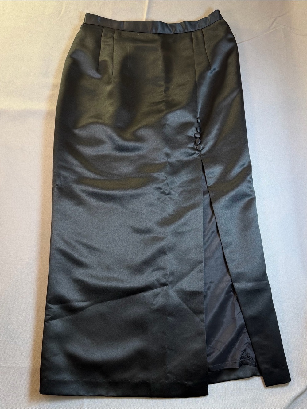 Women’s sz18 Classic Black Satin Maxi Skirt With Side Slit and Button Detail